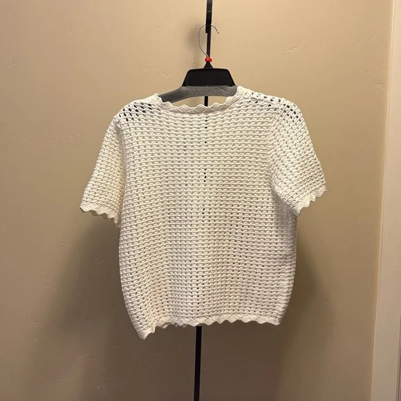 Gap short sleeve crochet pullover sweater. - Picture 2 of 2